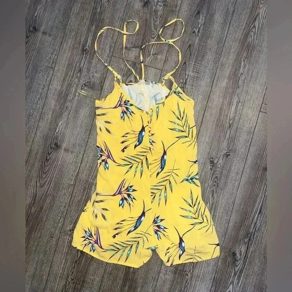 Roxy xs yellow romper - Picture 1 of 2